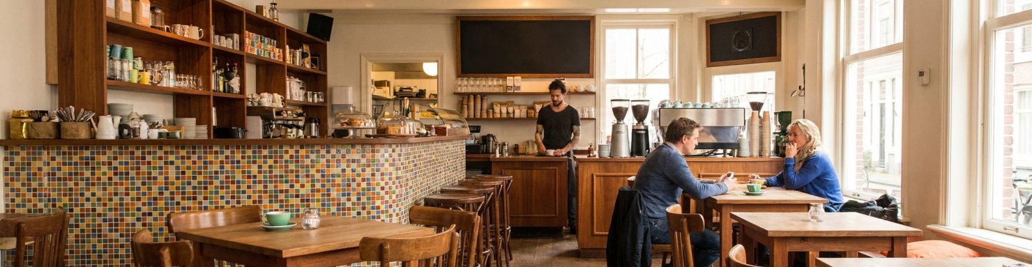 Bar et pâtisseries du coffeeshop Abraxas à Amsterdam